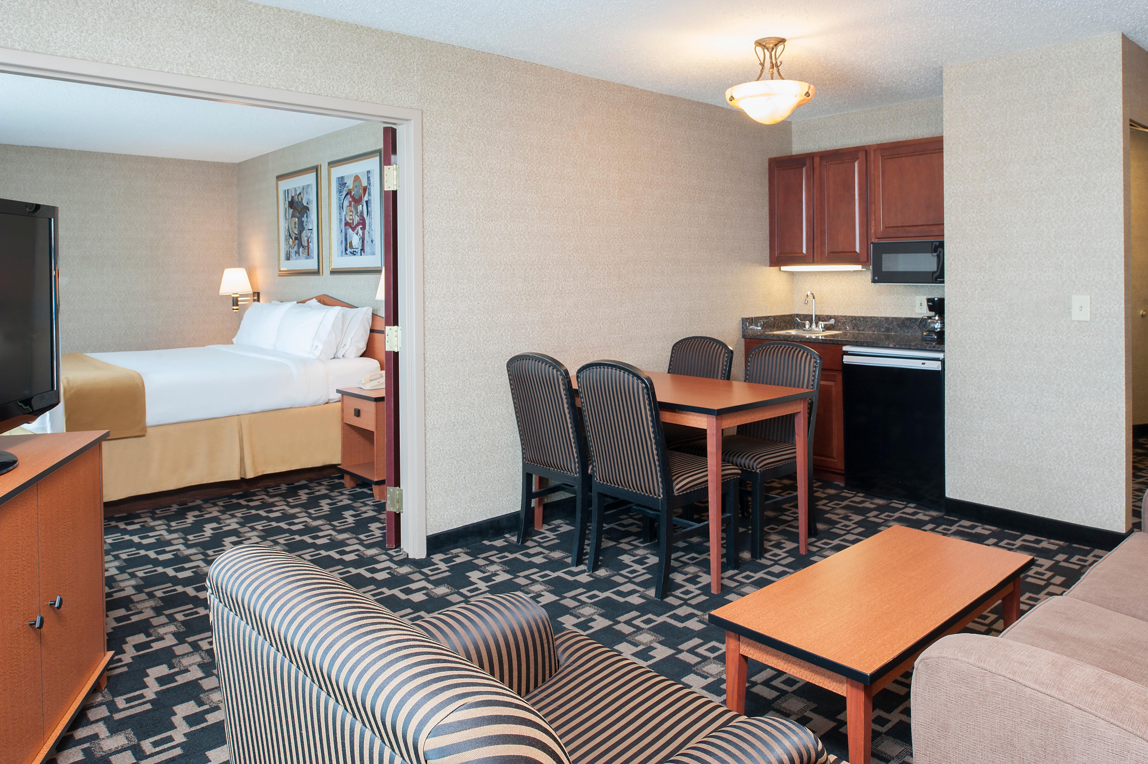 Holiday Inn Express Hotel & Suites Greenwood Εξωτερικό φωτογραφία