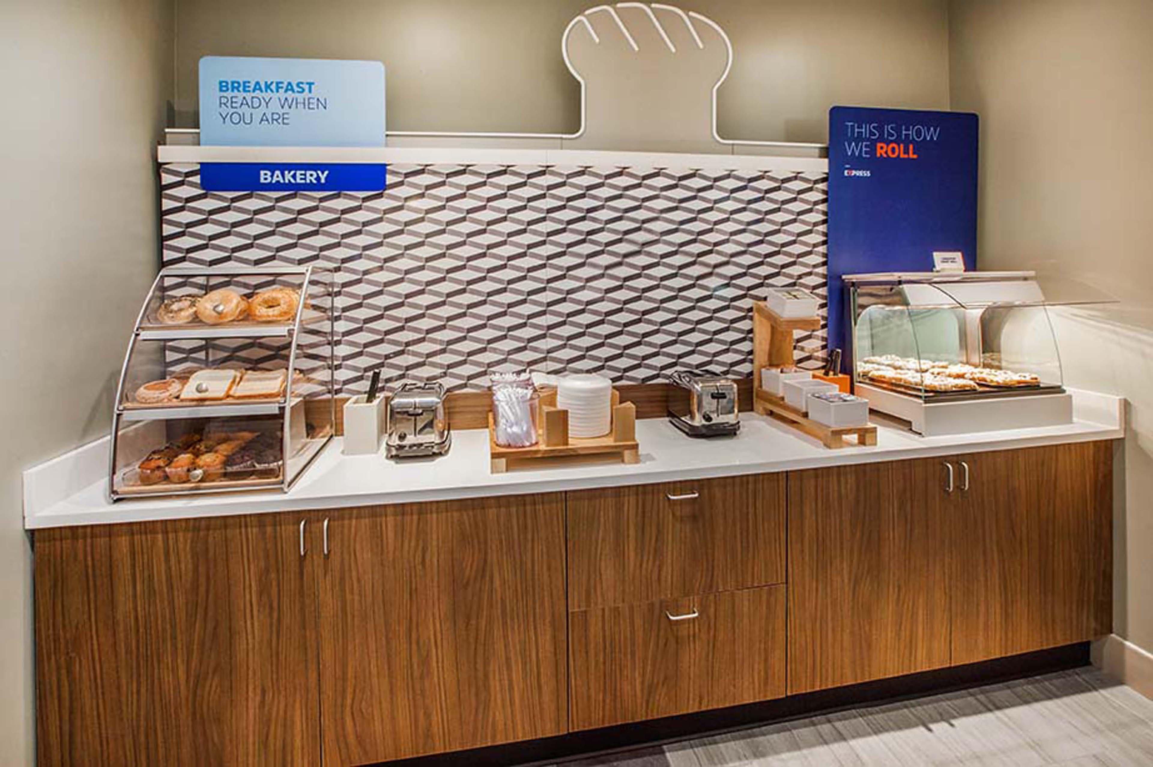 Holiday Inn Express Hotel & Suites Greenwood Εξωτερικό φωτογραφία